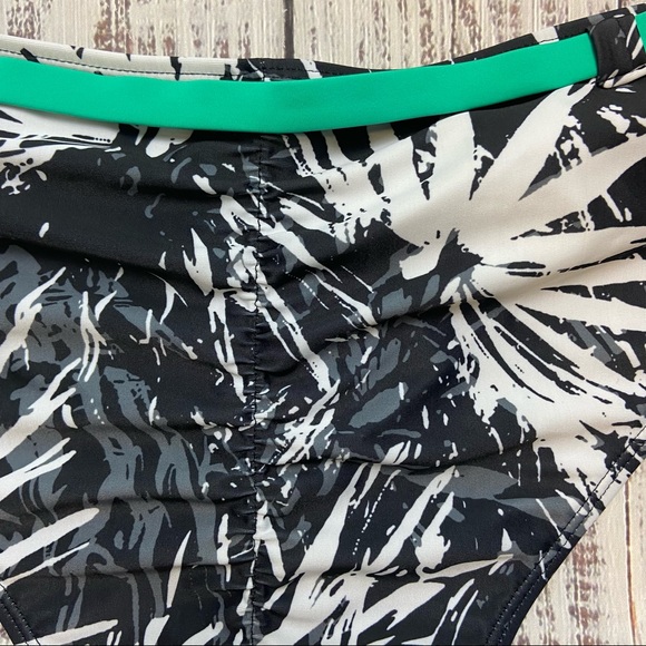 Fabletics Allison Cheeky Bikini Bottoms. Size L - Picture 4 of 8
